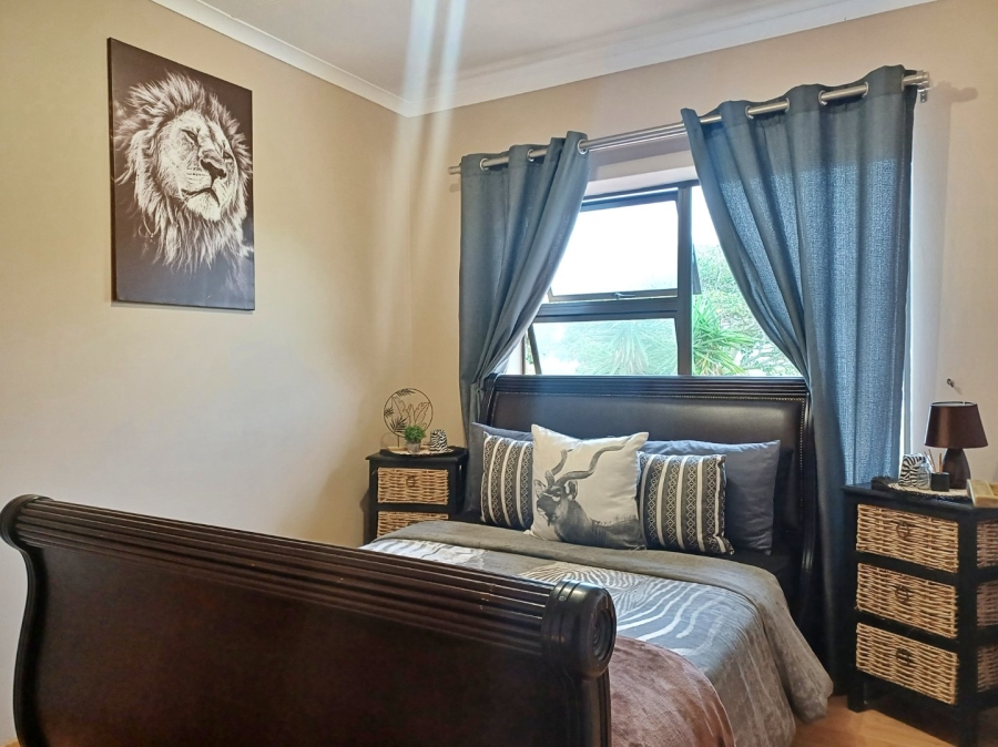 5 Bedroom Property for Sale in Reebok Western Cape
